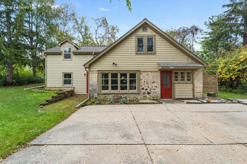 Photo of 4307 W Grace Ave, Mequon, WI 53092 (MLS # 1985081)