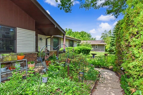 Photo of W245S7345 Heather Ridge Dr, Vernon, WI 53189 (MLS # 1967866)