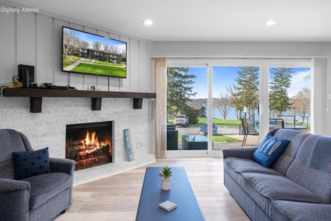 Photo of 12 Interlaken Dr, Geneva, WI 53147 (MLS # 1959298)