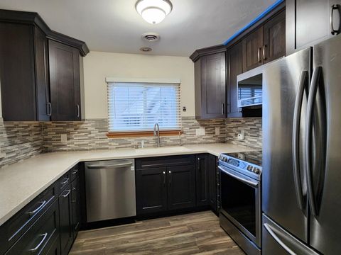 Photo of 18775 Brookfield Lake Dr, Brookfield, WI 53045 (MLS # 1946403)