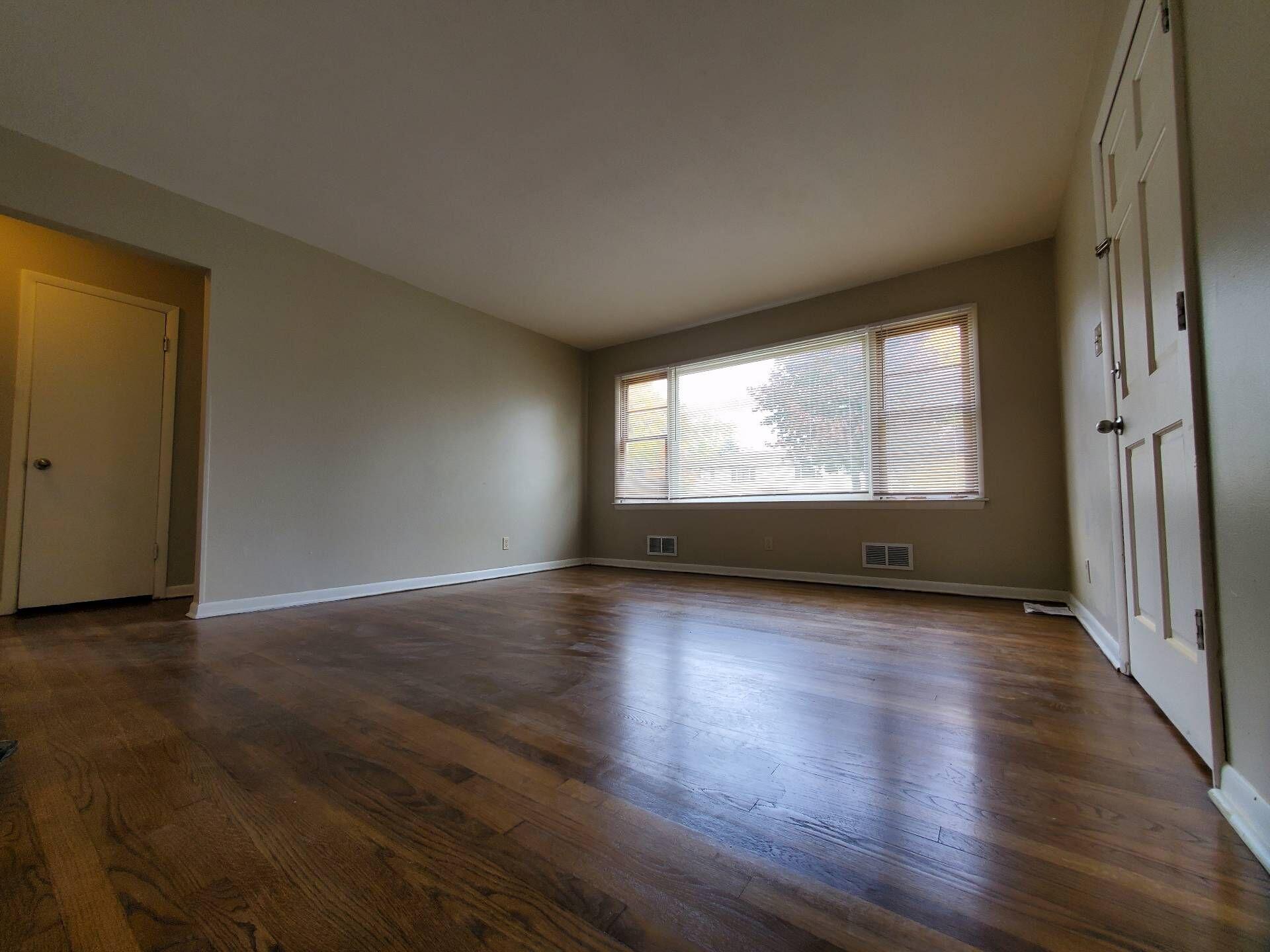 Milwaukee, Wisconsin 53218, United States, 3 Bedrooms Bedrooms, ,1 BathroomBathrooms,Residential,Active,9024