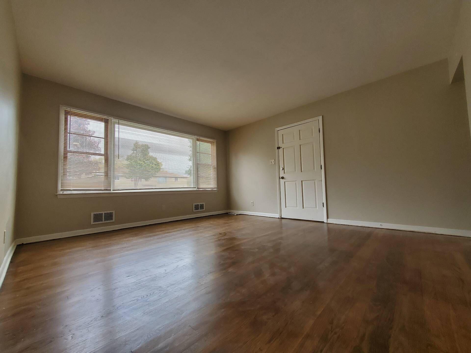 Milwaukee, Wisconsin 53218, United States, 3 Bedrooms Bedrooms, ,1 BathroomBathrooms,Residential,Active,9024