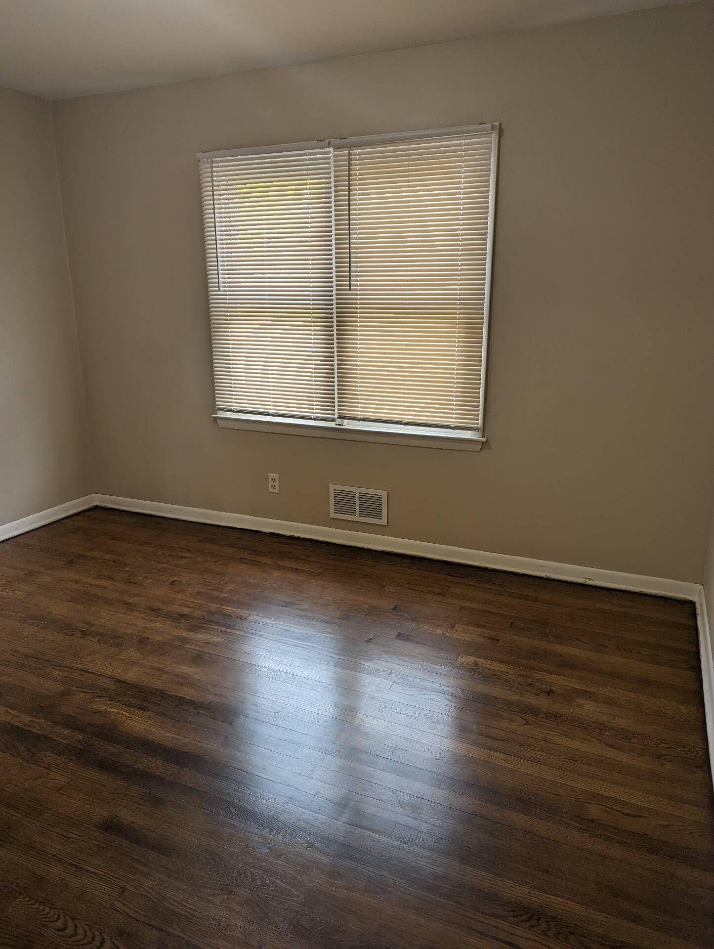 Milwaukee, Wisconsin 53218, United States, 3 Bedrooms Bedrooms, ,1 BathroomBathrooms,Residential,Active,9024