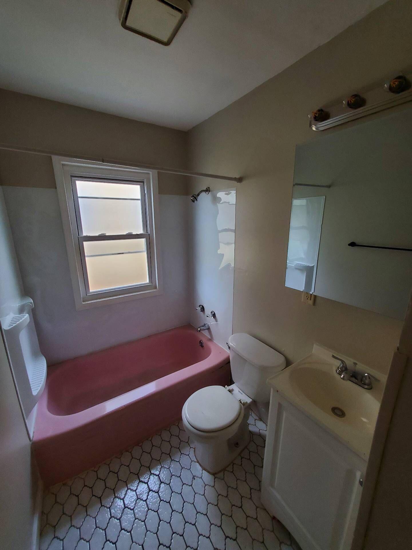 Milwaukee, Wisconsin 53218, United States, 3 Bedrooms Bedrooms, ,1 BathroomBathrooms,Residential,Active,9024