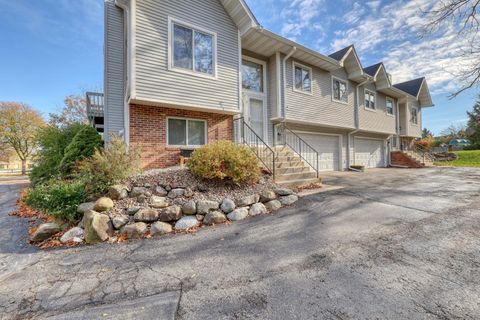 Photo of 1825 Woodburn Rd, Waukesha, WI 53188 (MLS # 1941581)