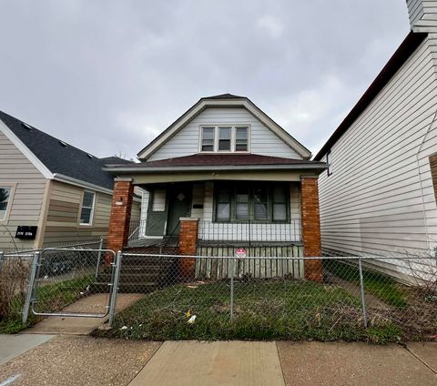 Photo of 2172 S 18th St, Milwaukee, WI 53215 (MLS # 1957440)