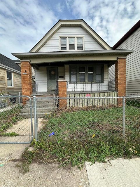 Photo of 2172 S 18th St, Milwaukee, WI 53215 (MLS # 1957440)