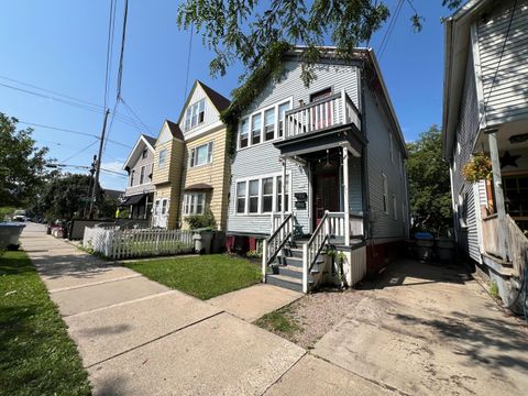 Photo of 1709 N Astor St, Milwaukee, WI 53202 (MLS # 1933217) Photo of 1709 N Astor St, Milwaukee, WI 53202 (MLS # 1933217)