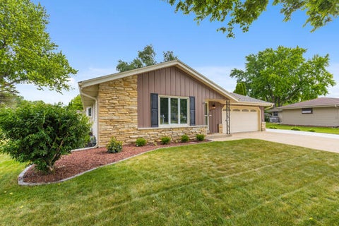 Photo of 1111 Wisteria Ln, Waukesha, WI 53189 (MLS # 1969552)