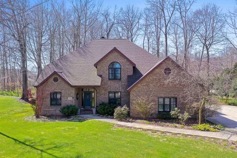 Photo of 509 Wild Oak Dr, Manitowoc, WI 54220 (MLS # 1959806)