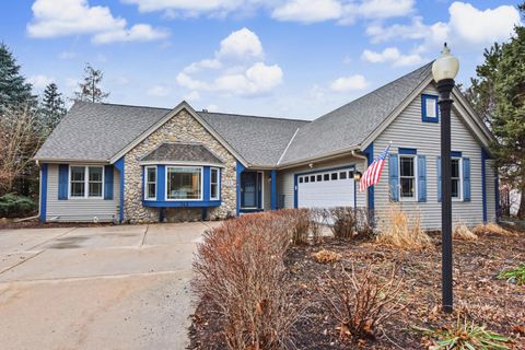 Photo of 312 Manchester Dr, Waukesha, WI 53188 (MLS # 1953622)