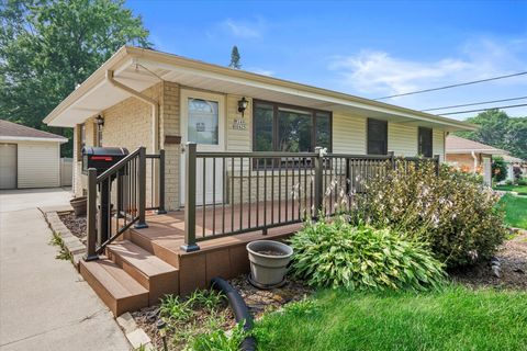 Photo of W149N8425 Norman Dr, Menomonee Falls, WI 53051 (MLS # 1929261)