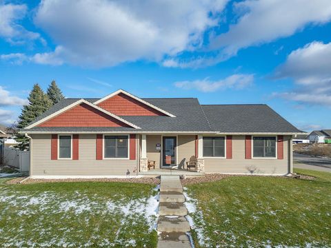 Photo of 905 Pioneer Dr, Holmen, WI 54636 (MLS # 1944268)