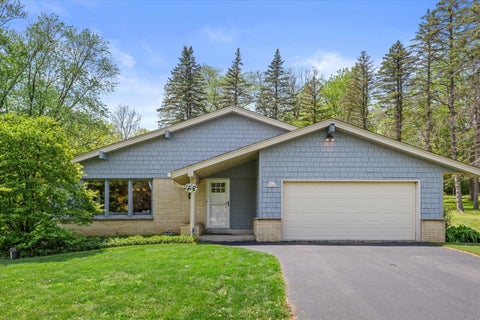Photo of W215N10367 Laurel Ct, Germantown, WI 53017 (MLS # 1965547)