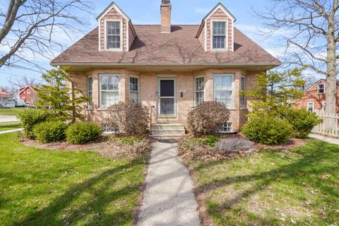 Photo of 620 73rd St, Kenosha, WI 53143 (MLS # 1957334)