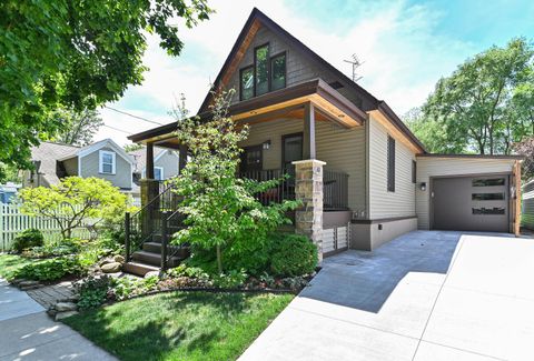 Photo of 510 Franklin Ave, Lake Geneva, WI 53147 (MLS # 1964814)