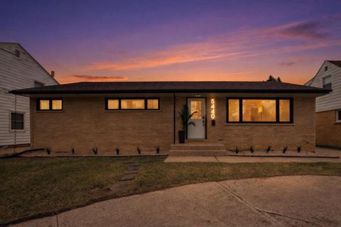 Photo of 5440 N Navajo Ave, Glendale, WI 53217 (MLS # 1955377)