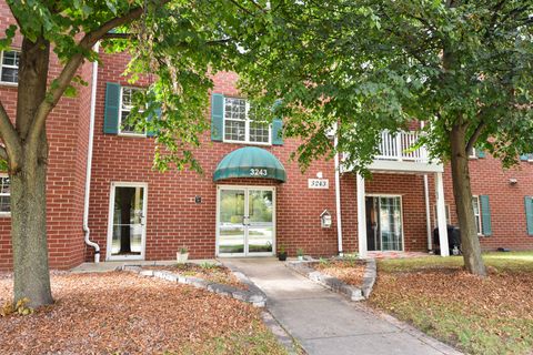 Photo of 3243 S 92nd St, Milwaukee, WI 53227 (MLS # 1939812)