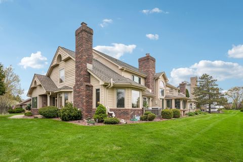 Photo of 7402 W Twin Oaks Ct, Franklin, WI 53132 (MLS # 1960726)