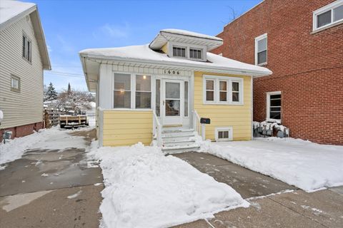 Photo of 1606 Grove Ave, Racine, WI 53405 (MLS # 1944545)