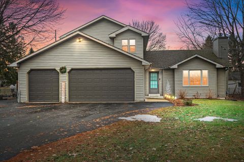 Photo of 301 S Summerset Dr, Mount Pleasant, WI 53406 (MLS # 1946826)
