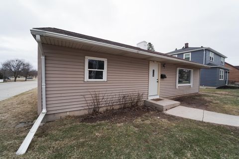 Photo of 2811 N 11th St, Sheboygan, WI 53083 (MLS # 1956115)