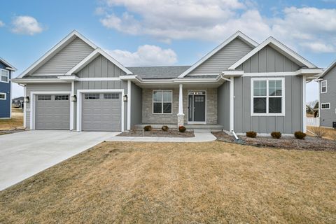 Photo of 8020 W Preserve Pkwy, Mequon, WI 53097 (MLS # 1951501)