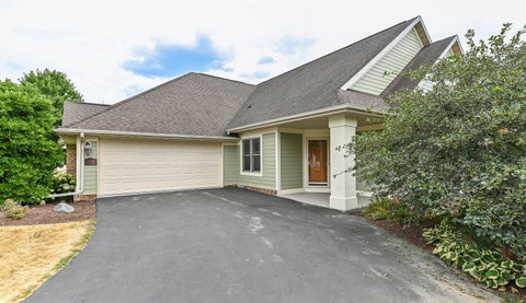 Photo of 3363 W Villa Dr, Franklin, WI 53132 (MLS # 1972583)