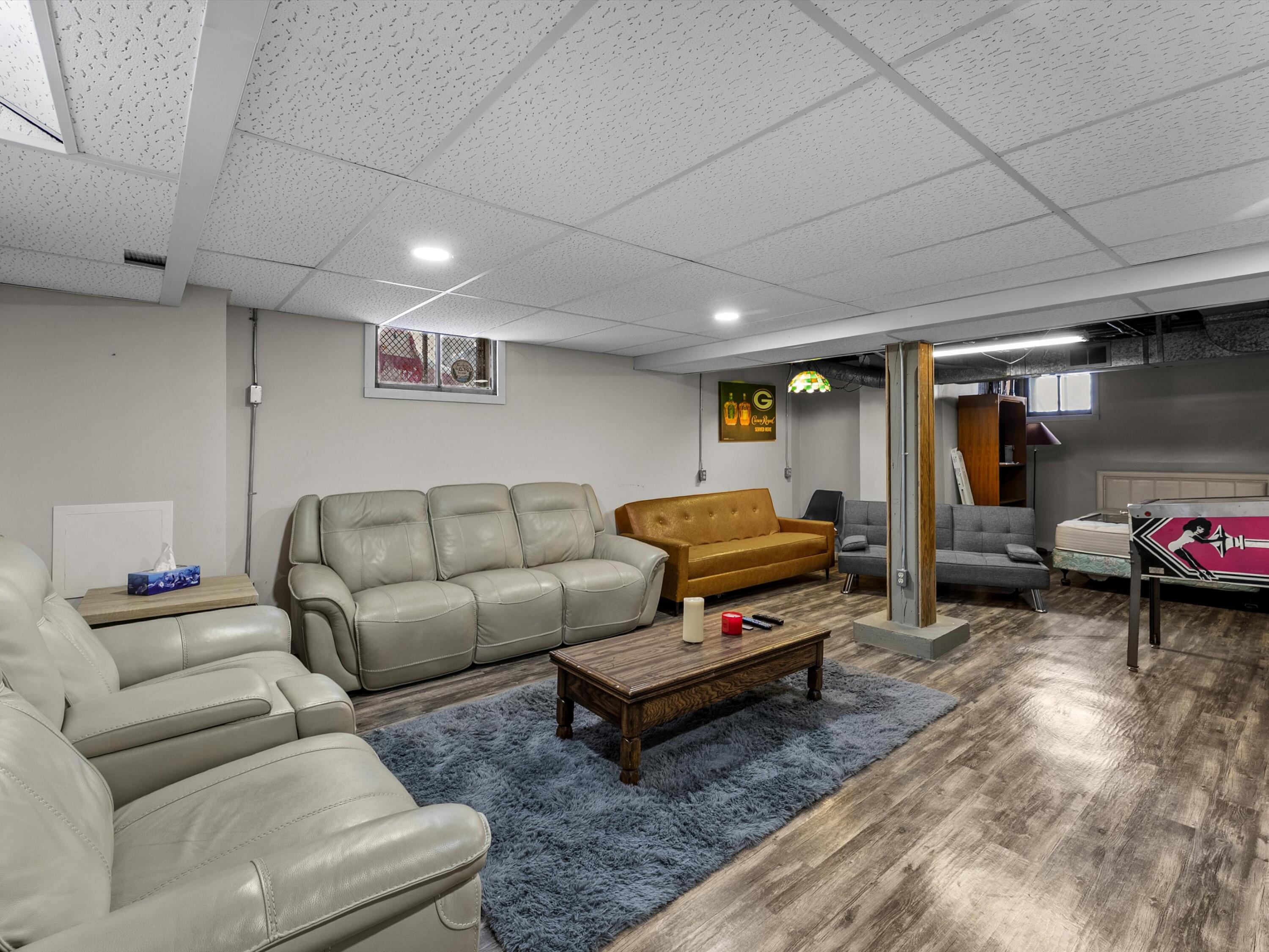 Manitowoc, Wisconsin 54220, United States, 4 Bedrooms Bedrooms, ,4 BathroomsBathrooms,Residential,Active,256441