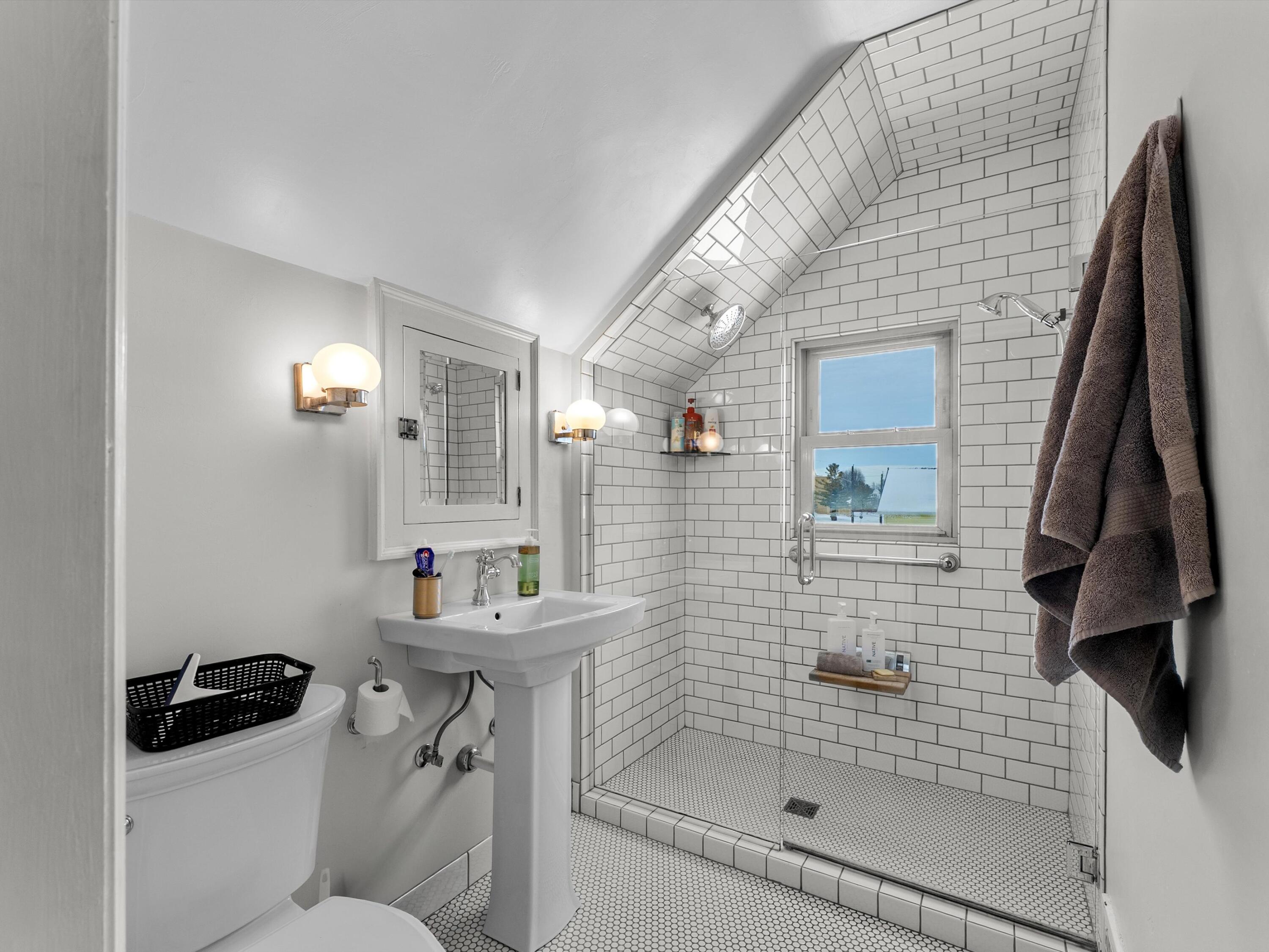 Manitowoc, Wisconsin 54220, United States, 4 Bedrooms Bedrooms, ,4 BathroomsBathrooms,Residential,Active,256441