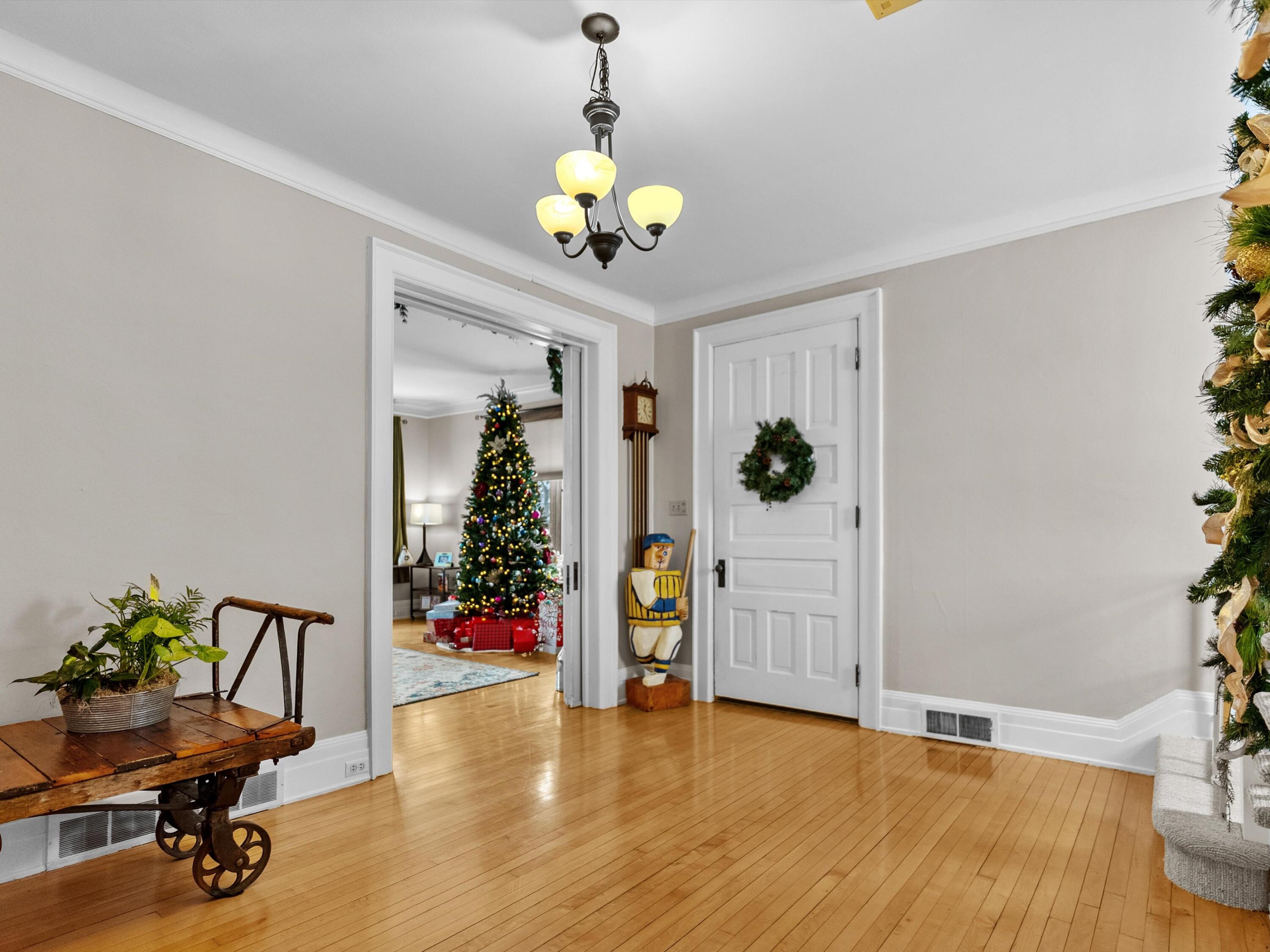 Manitowoc, Wisconsin 54220, United States, 4 Bedrooms Bedrooms, ,4 BathroomsBathrooms,Residential,Active,256441