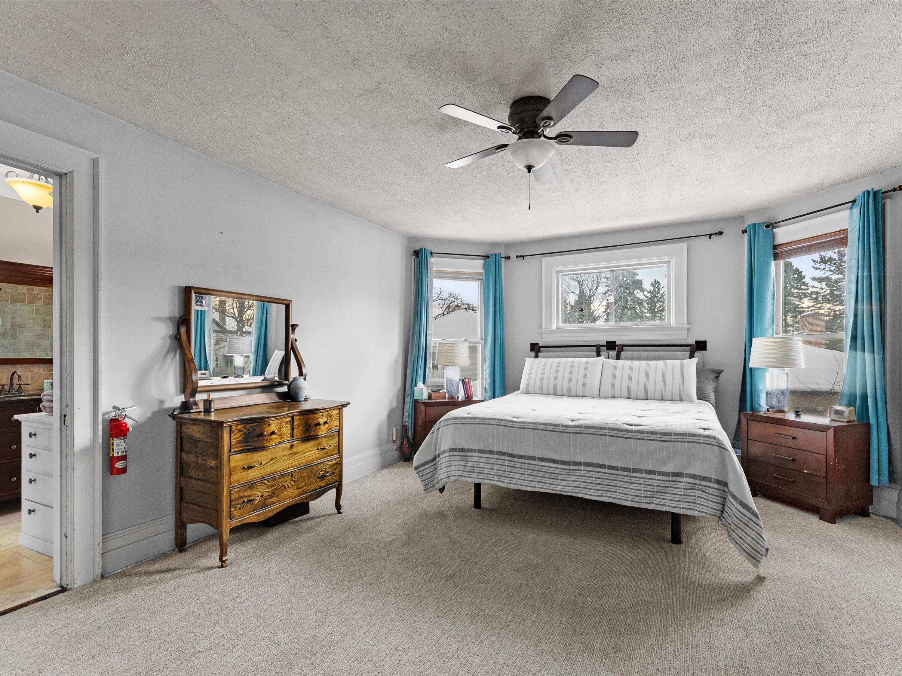 Manitowoc, Wisconsin 54220, United States, 4 Bedrooms Bedrooms, ,4 BathroomsBathrooms,Residential,Active,256441