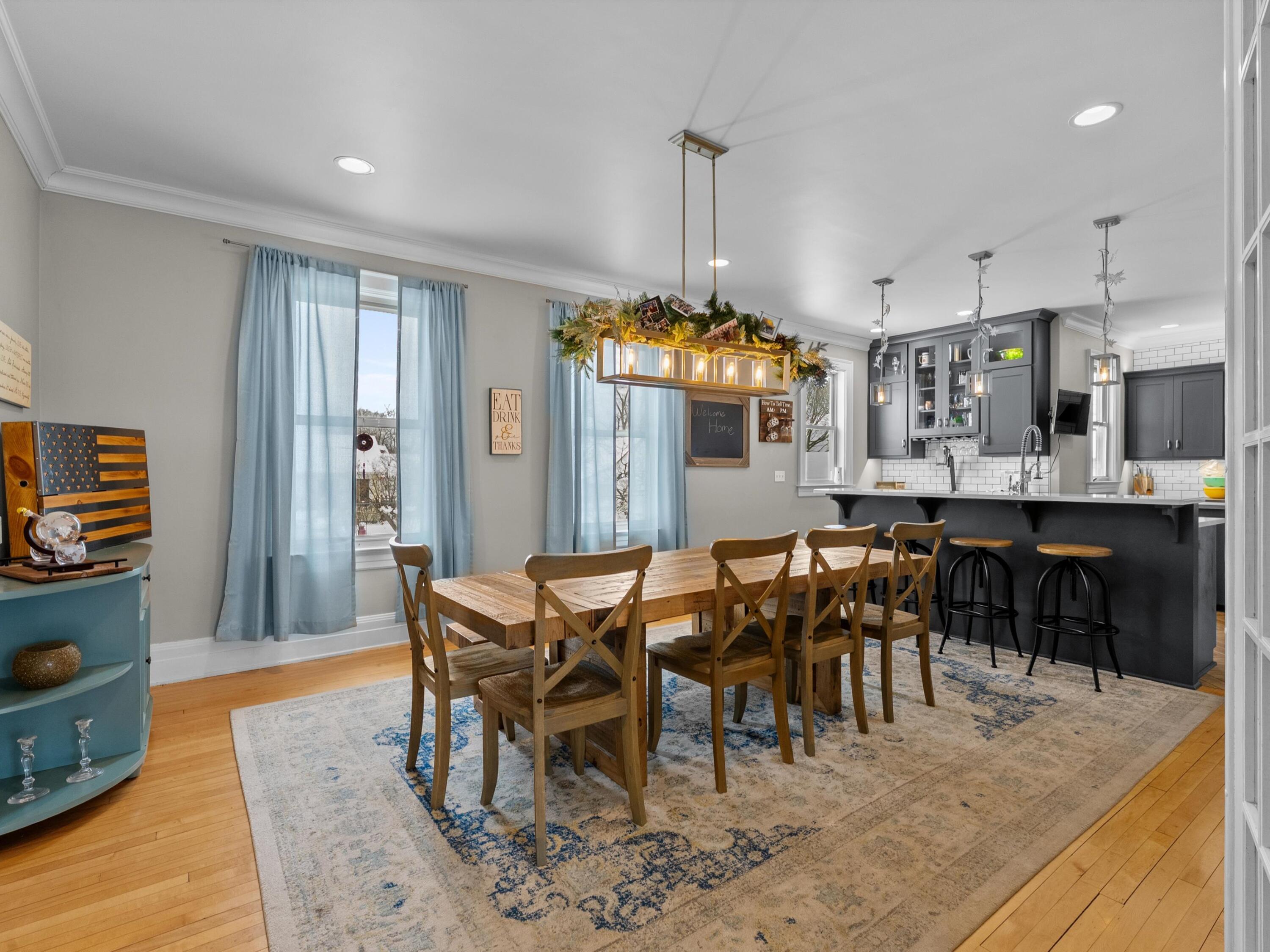 Manitowoc, Wisconsin 54220, United States, 4 Bedrooms Bedrooms, ,4 BathroomsBathrooms,Residential,Active,256441