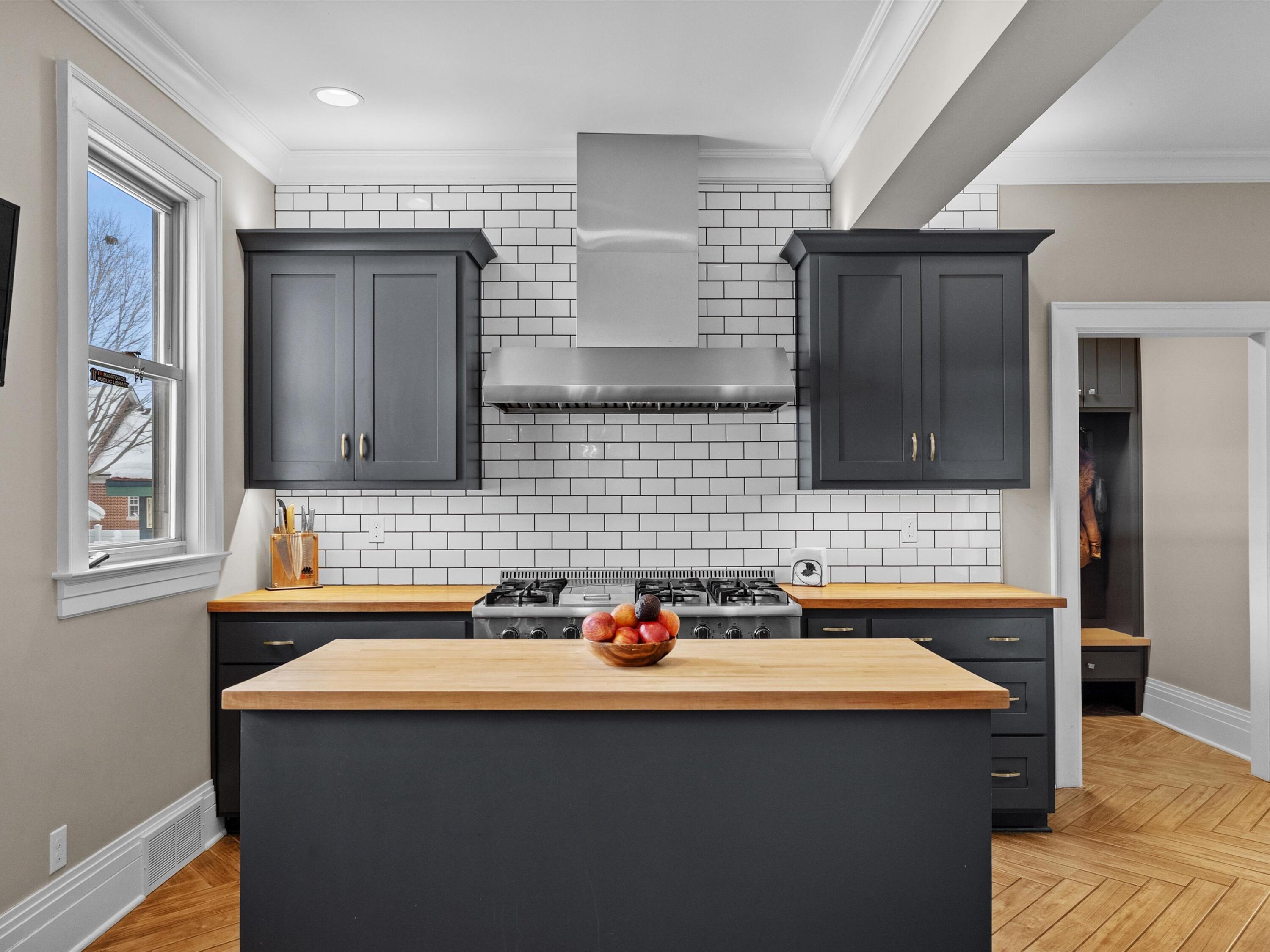 Manitowoc, Wisconsin 54220, United States, 4 Bedrooms Bedrooms, ,4 BathroomsBathrooms,Residential,Active,256441