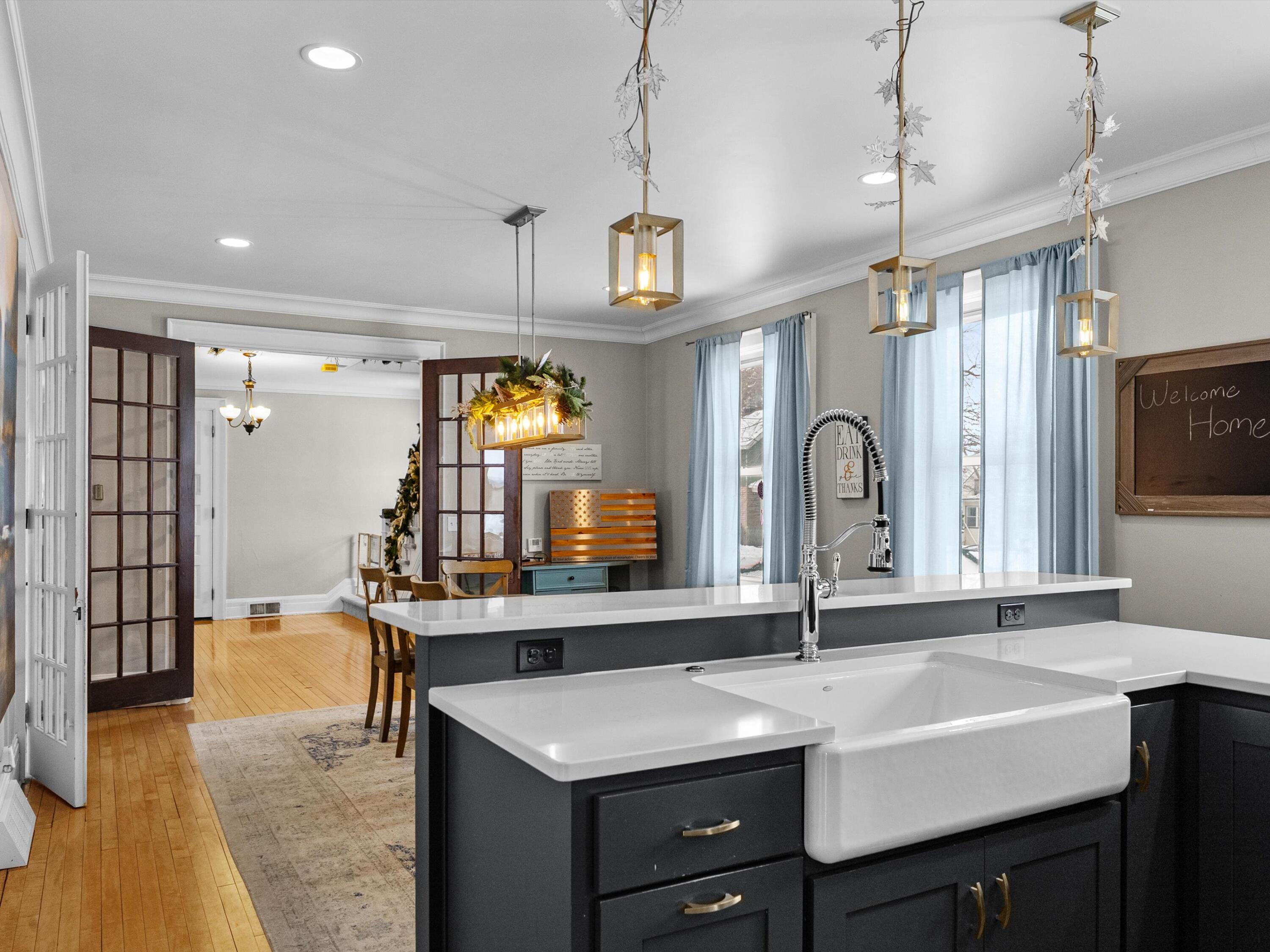 Manitowoc, Wisconsin 54220, United States, 4 Bedrooms Bedrooms, ,4 BathroomsBathrooms,Residential,Active,256441