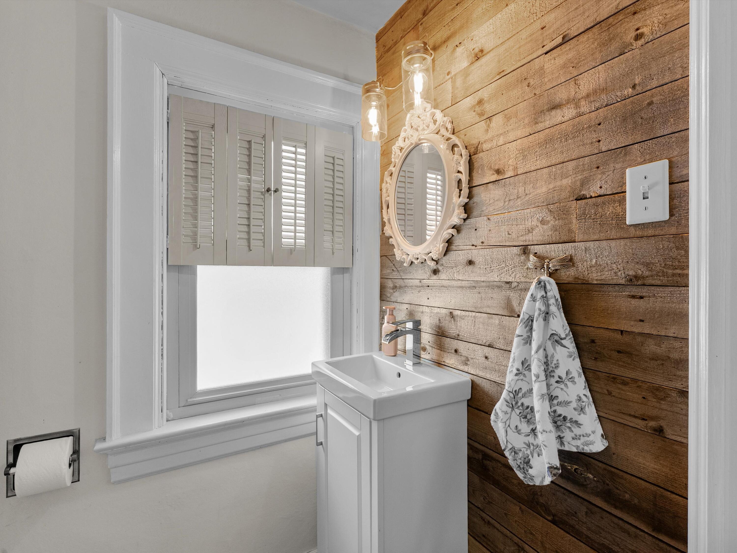 Manitowoc, Wisconsin 54220, United States, 4 Bedrooms Bedrooms, ,4 BathroomsBathrooms,Residential,Active,256441