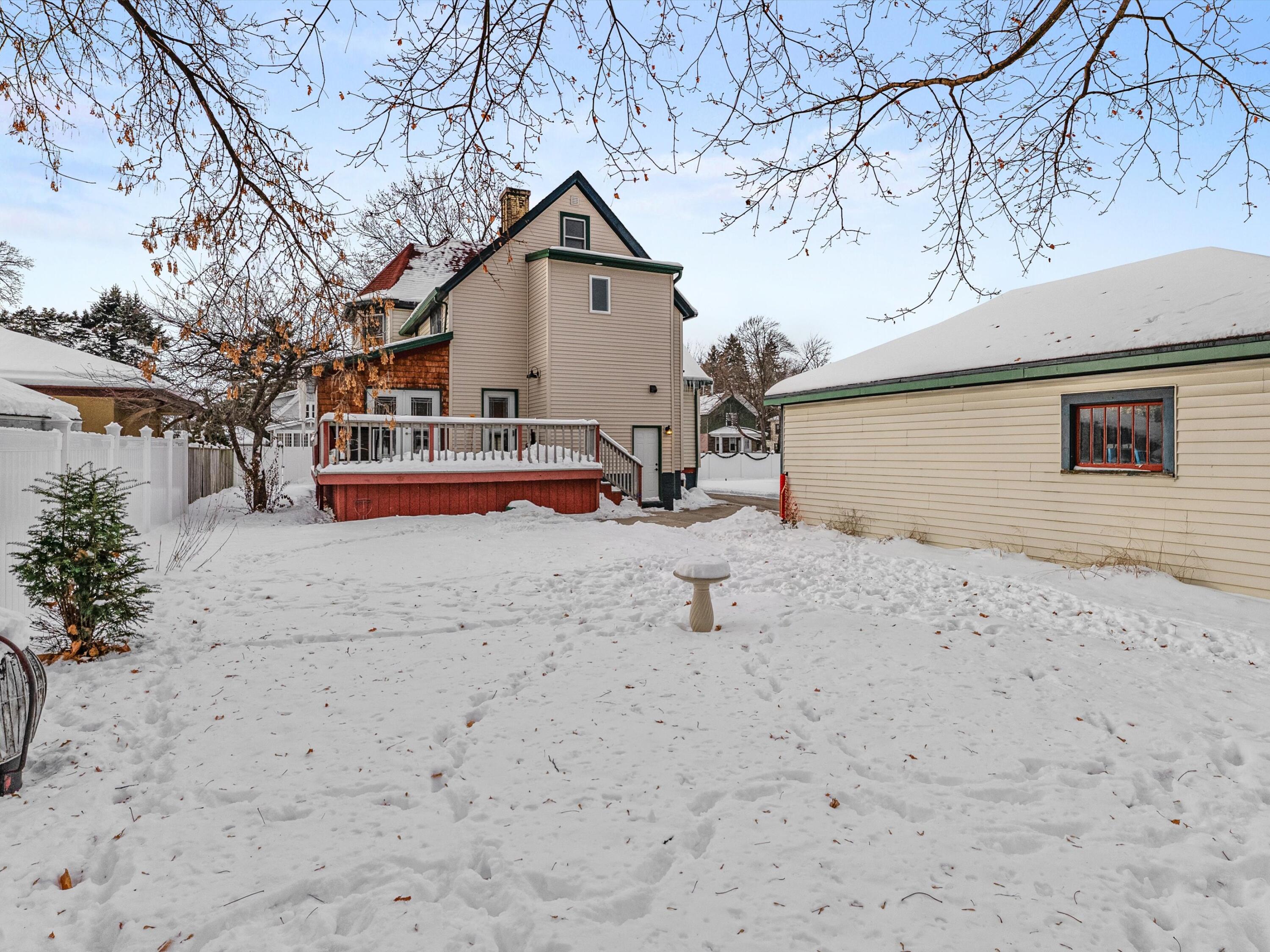 Manitowoc, Wisconsin 54220, United States, 4 Bedrooms Bedrooms, ,4 BathroomsBathrooms,Residential,Active,256441