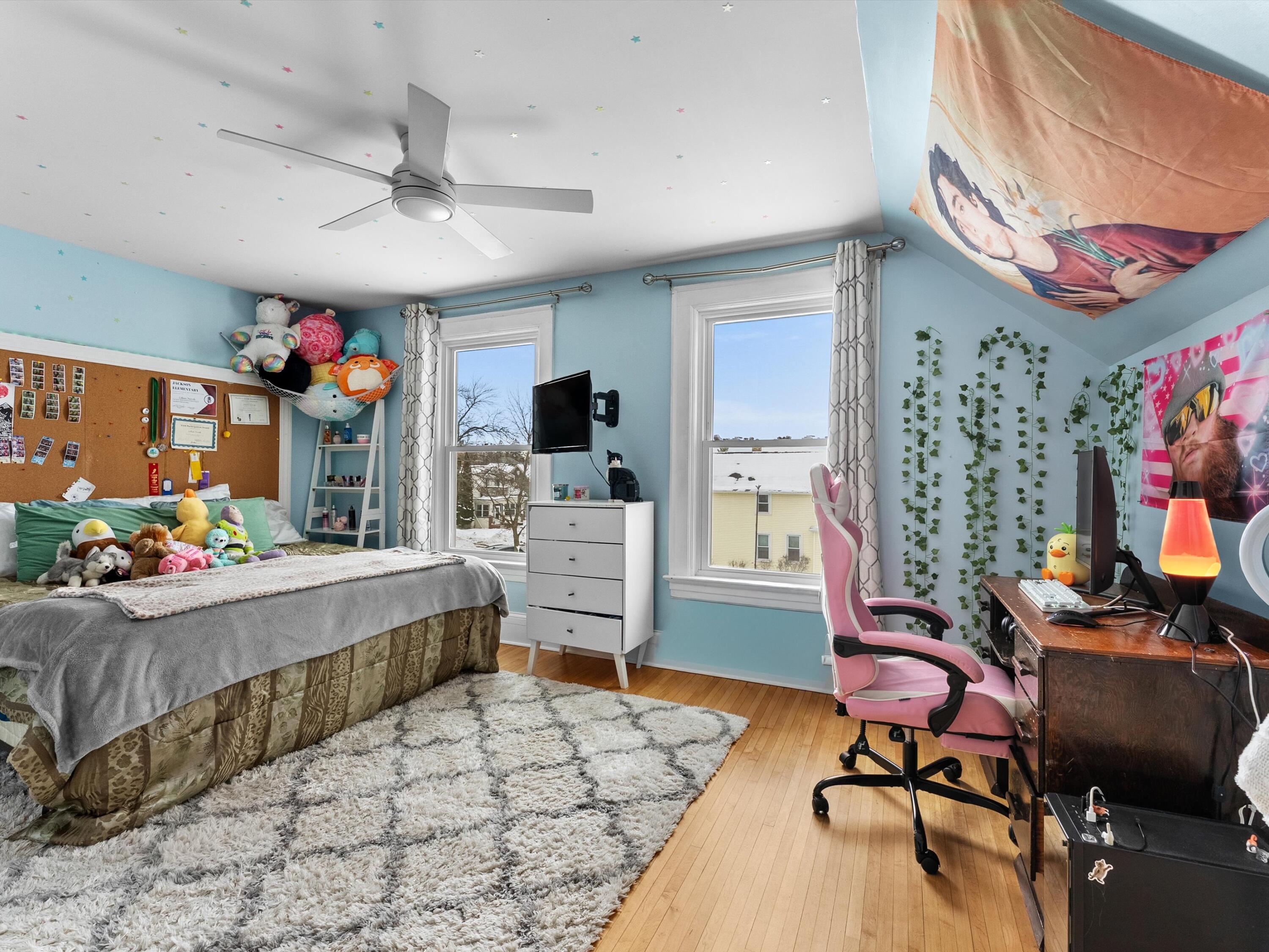 Manitowoc, Wisconsin 54220, United States, 4 Bedrooms Bedrooms, ,4 BathroomsBathrooms,Residential,Active,256441