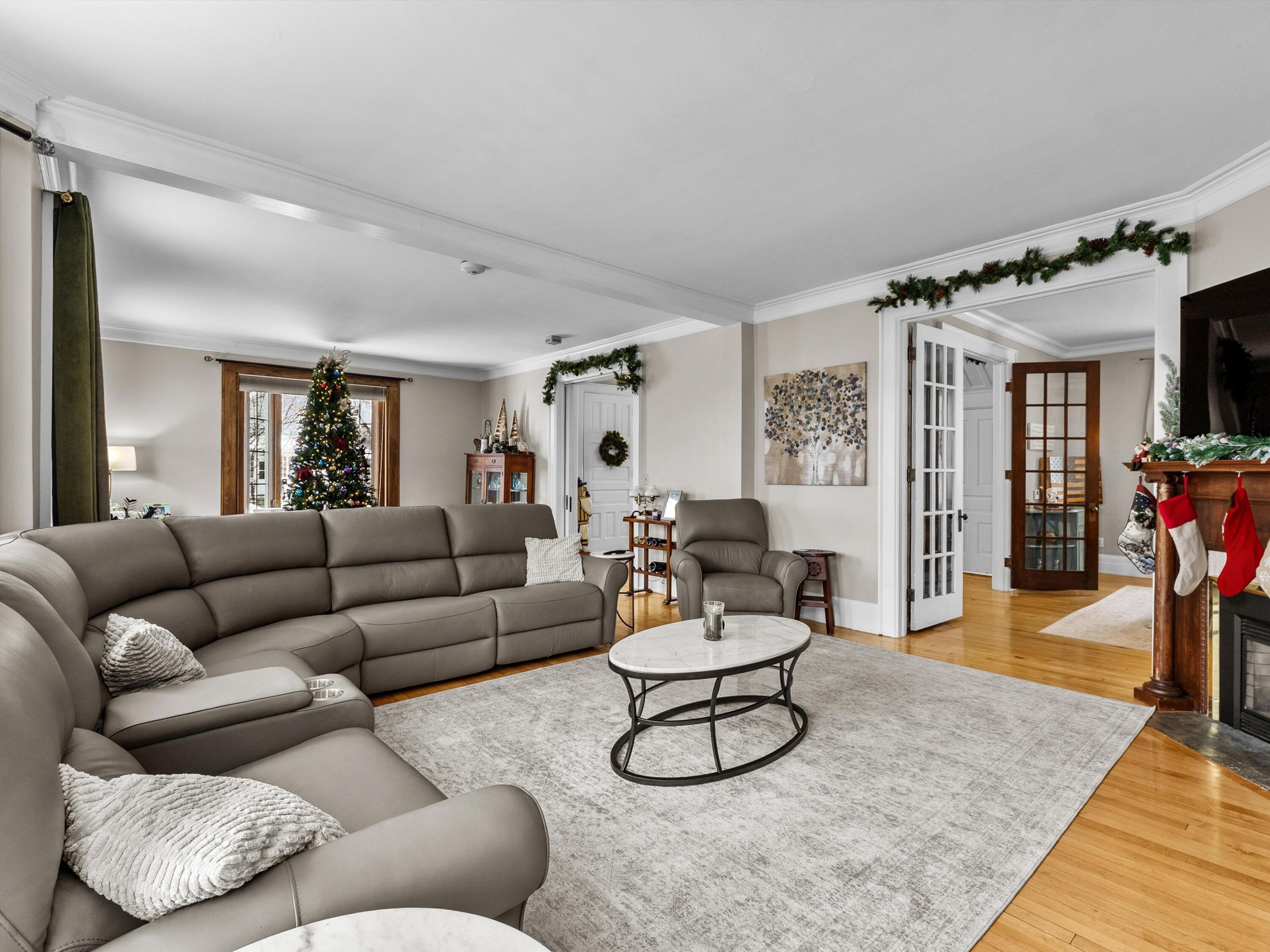 Manitowoc, Wisconsin 54220, United States, 4 Bedrooms Bedrooms, ,4 BathroomsBathrooms,Residential,Active,256441