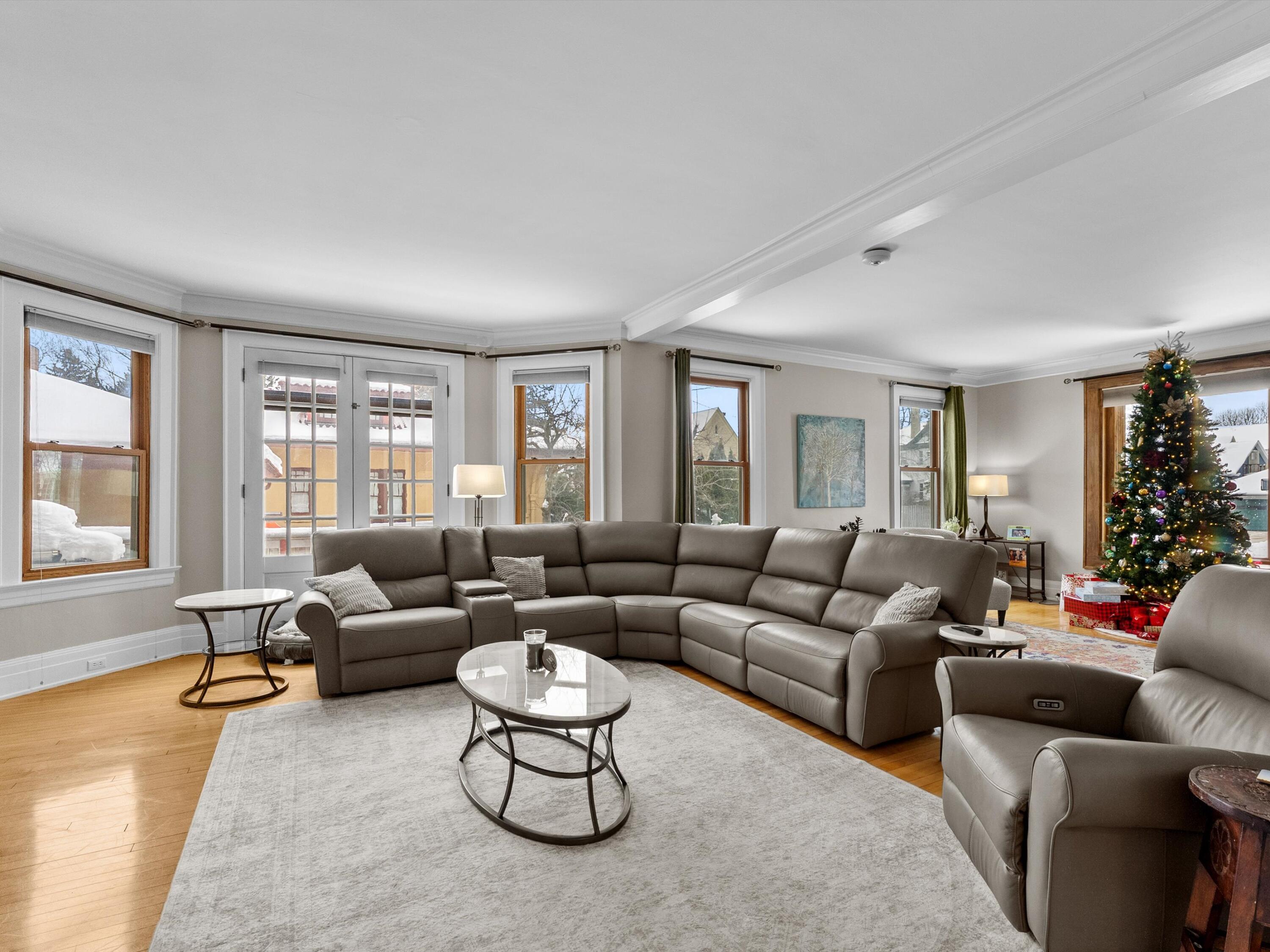 Manitowoc, Wisconsin 54220, United States, 4 Bedrooms Bedrooms, ,4 BathroomsBathrooms,Residential,Active,256441