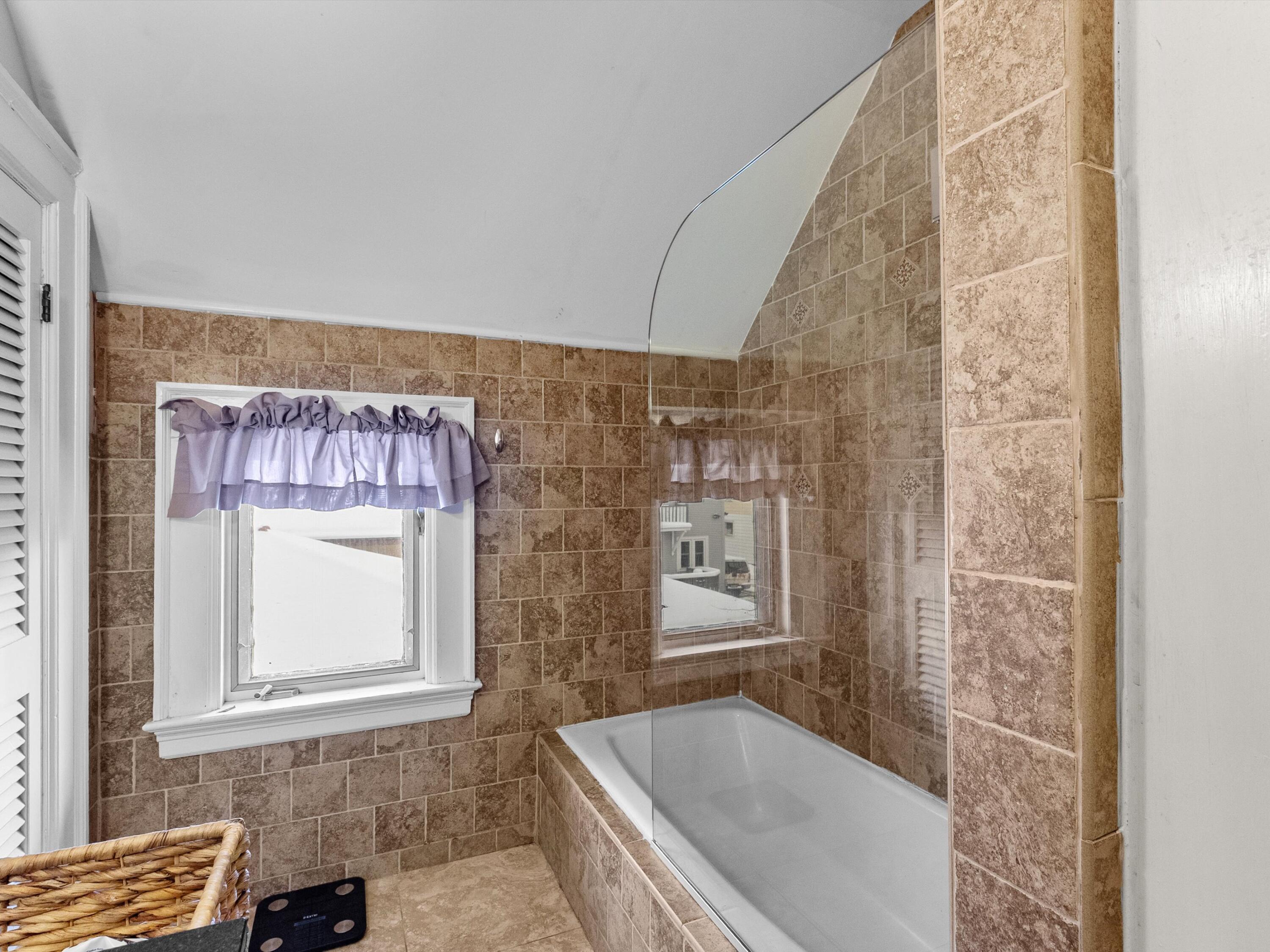 Manitowoc, Wisconsin 54220, United States, 4 Bedrooms Bedrooms, ,4 BathroomsBathrooms,Residential,Active,256441