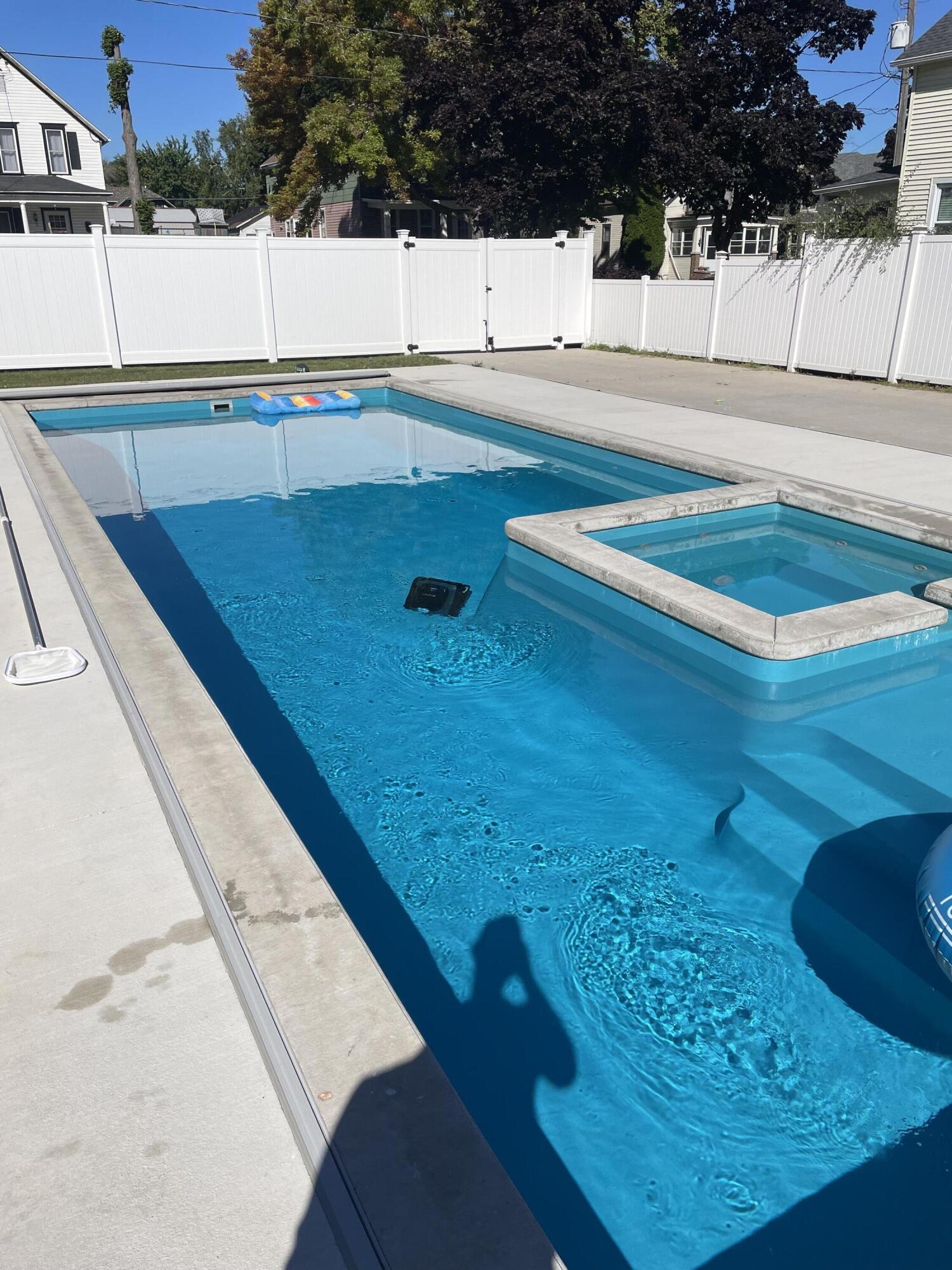 Manitowoc, Wisconsin 54220, United States, 4 Bedrooms Bedrooms, ,4 BathroomsBathrooms,Residential,Active,256441