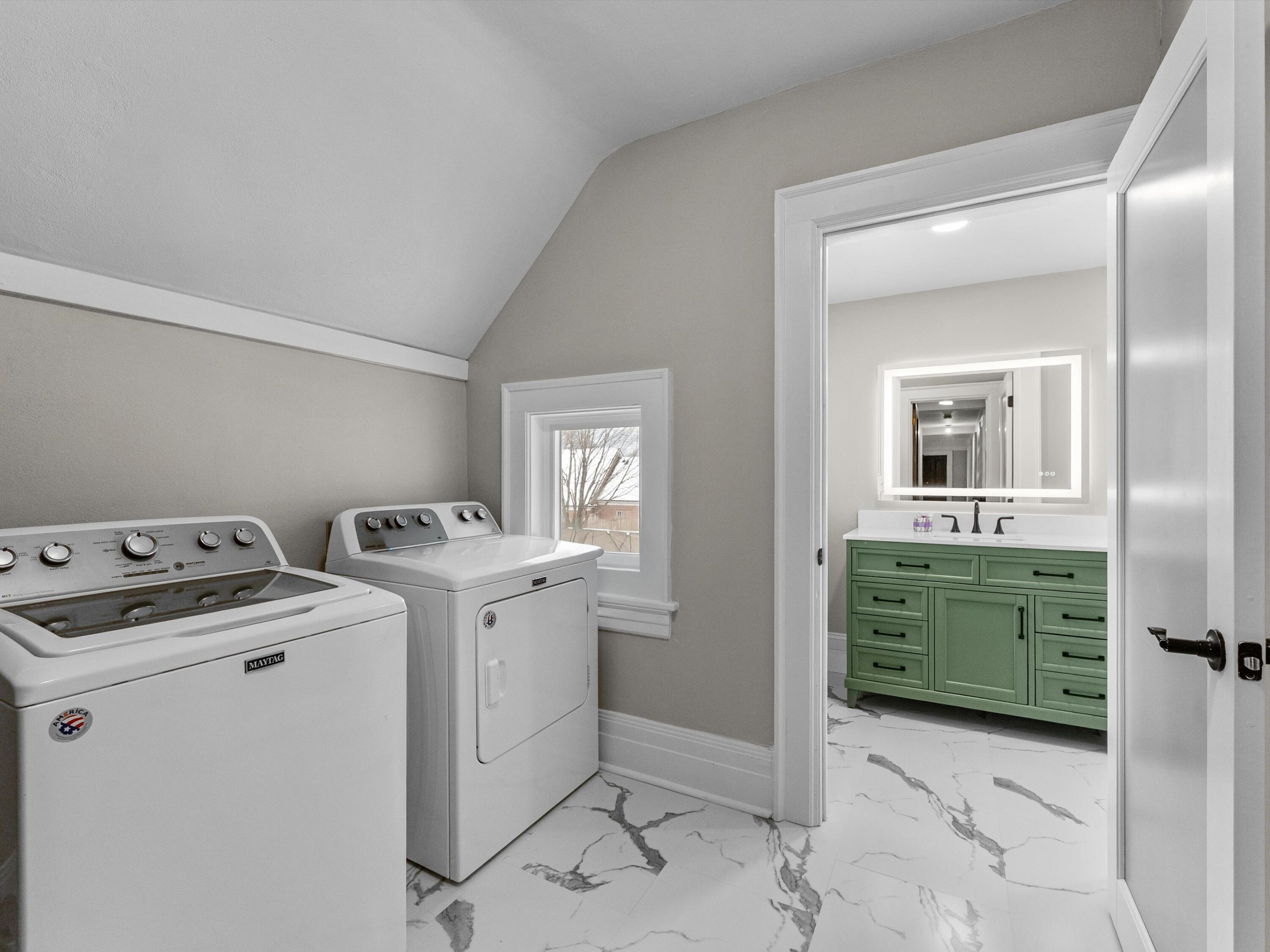 Manitowoc, Wisconsin 54220, United States, 4 Bedrooms Bedrooms, ,4 BathroomsBathrooms,Residential,Active,256441