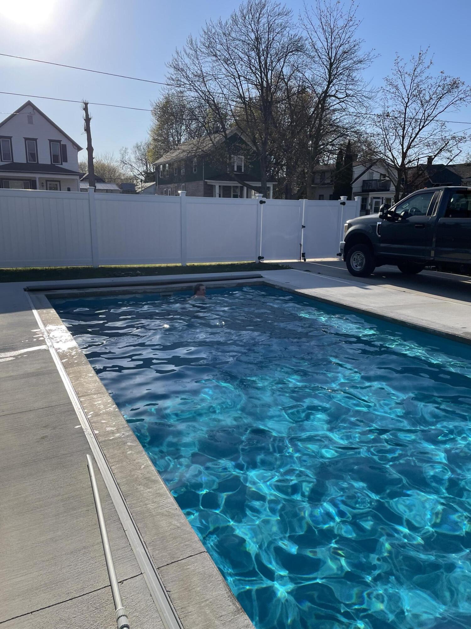 Manitowoc, Wisconsin 54220, United States, 4 Bedrooms Bedrooms, ,4 BathroomsBathrooms,Residential,Active,256441