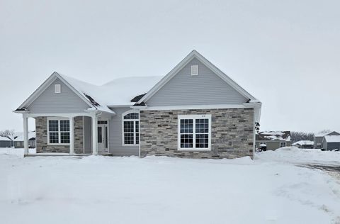 Photo of 408 Canterbury Ct, Williams Bay, WI 53191 (MLS # 1947840)