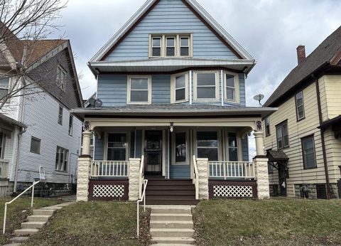 Photo of 4722 W Garfield Ave, Milwaukee, WI 53208 (MLS # 1954202)