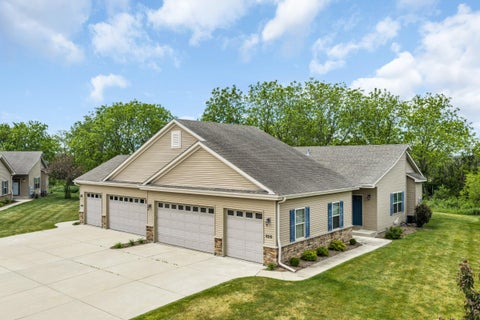 Photo of 926 Langdon Ct, Mount Pleasant, WI 53406 (MLS # 1965390)