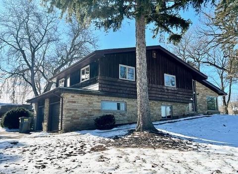 Photo of S103W19367 Kelsey Dr, Muskego, WI 53150 (MLS # 1954454)