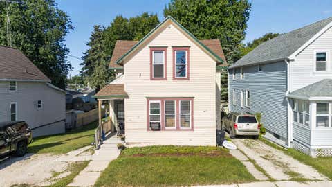 Photo of 422 N 6th St, Manitowoc, WI 54220 (MLS # 1977662)