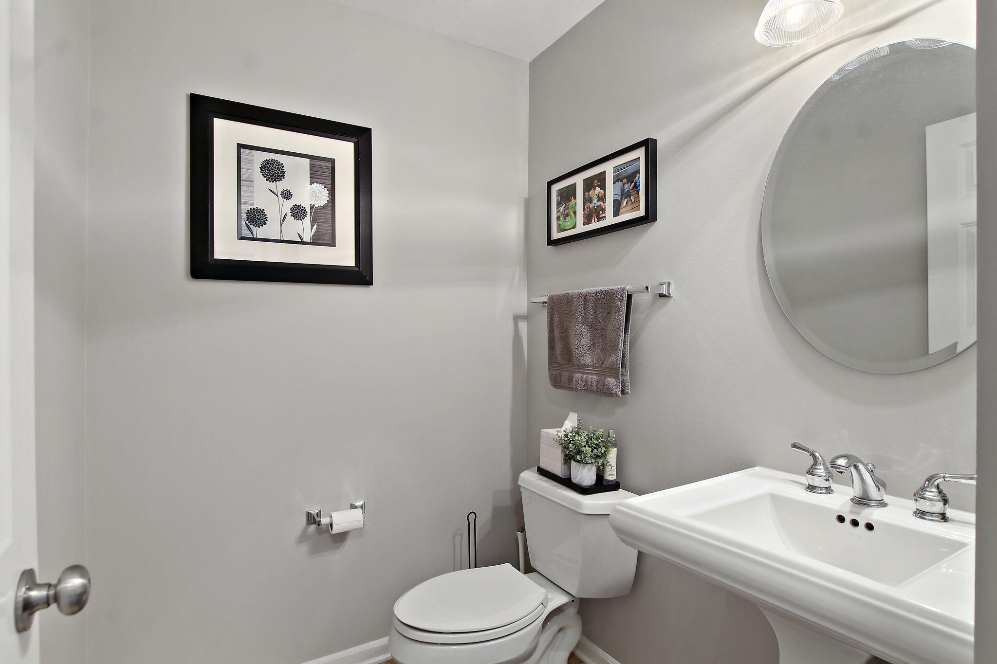 Kenosha, Wisconsin 53140, United States, 2 Bedrooms Bedrooms, ,3 BathroomsBathrooms,Residential,Pending,116145